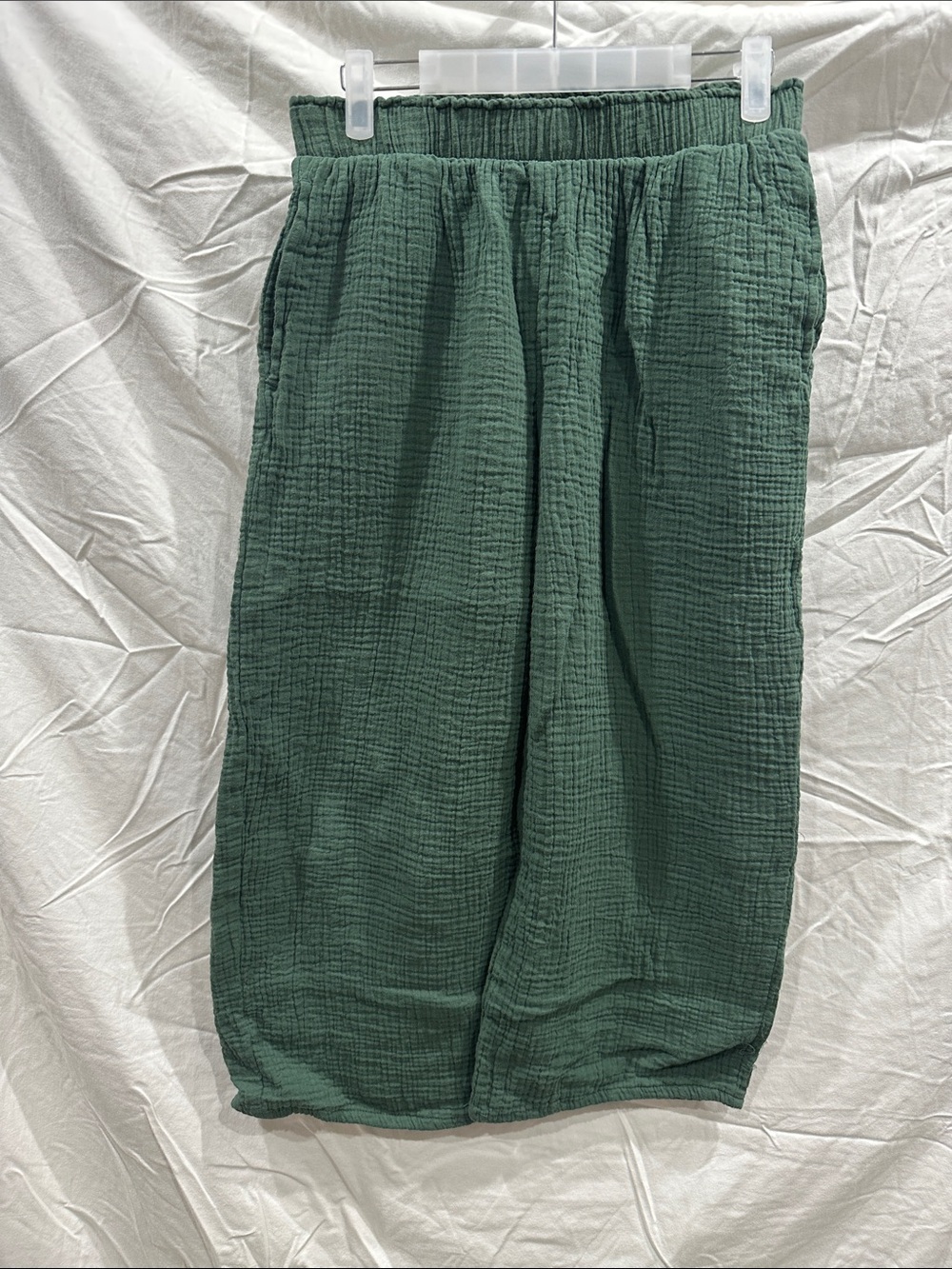 Jessica Simpson green cropped pants